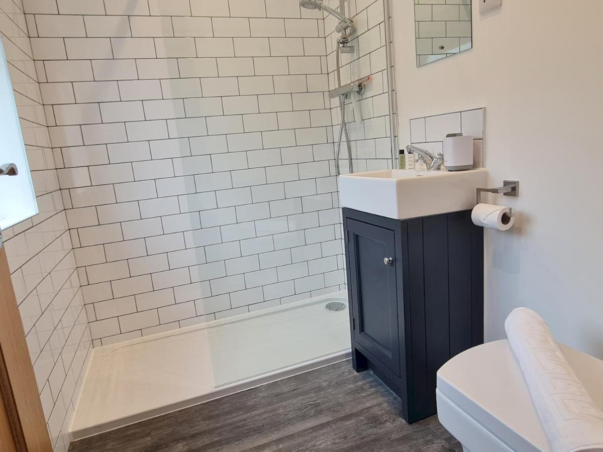 Pass The Keys Attractive Modern 2 Bedroom House In Harborne Holiday home