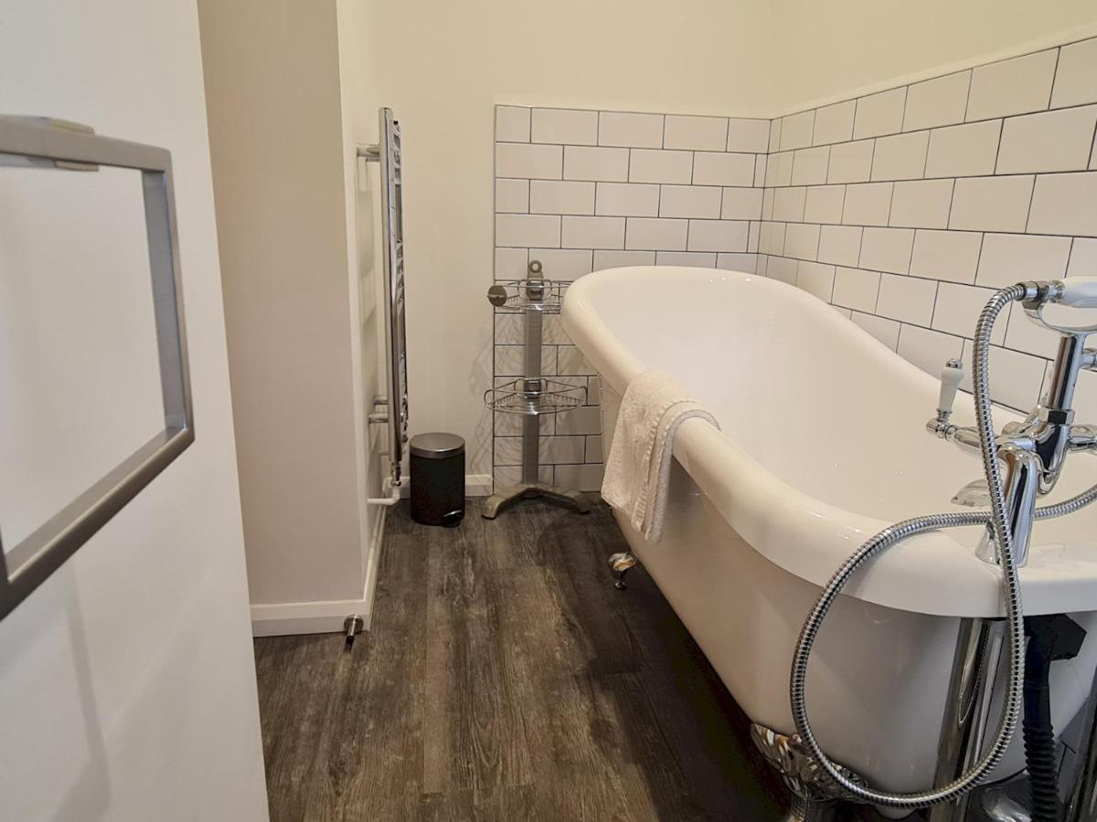 Pass The Keys Attractive Modern 2 Bedroom House In Harborne Holiday home *