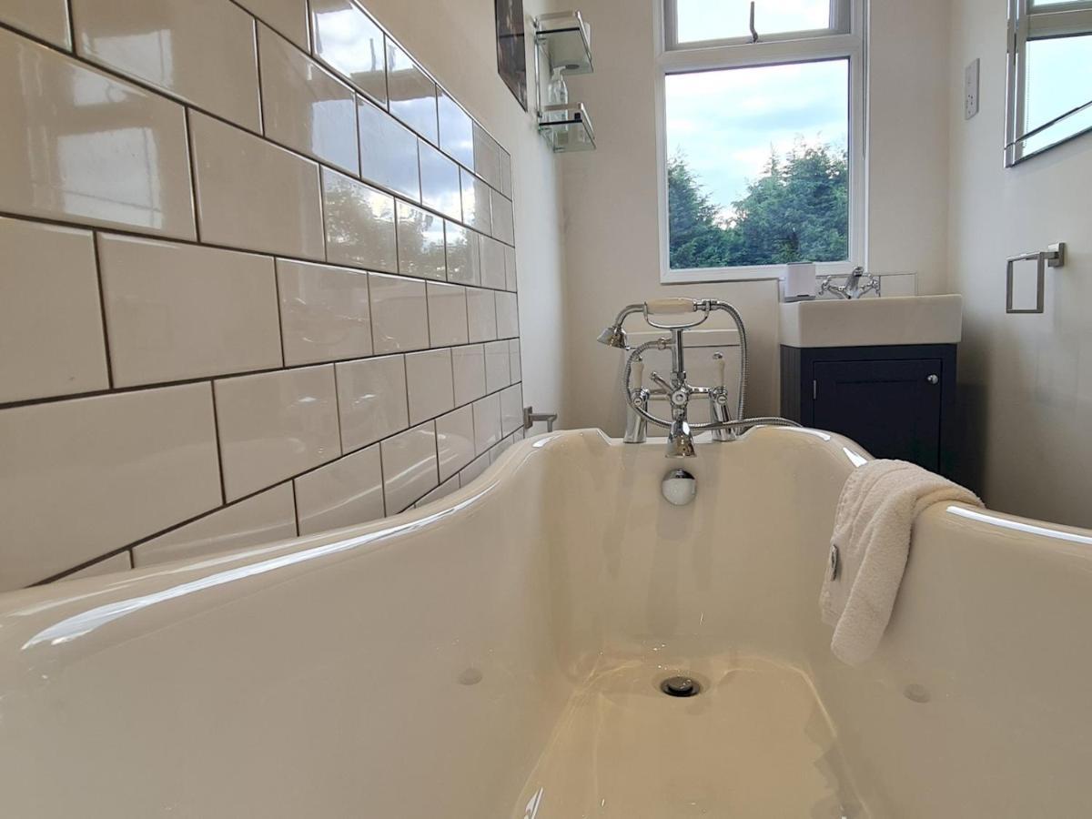 Holiday home Pass The Keys Attractive Modern 2 Bedroom House In Harborne