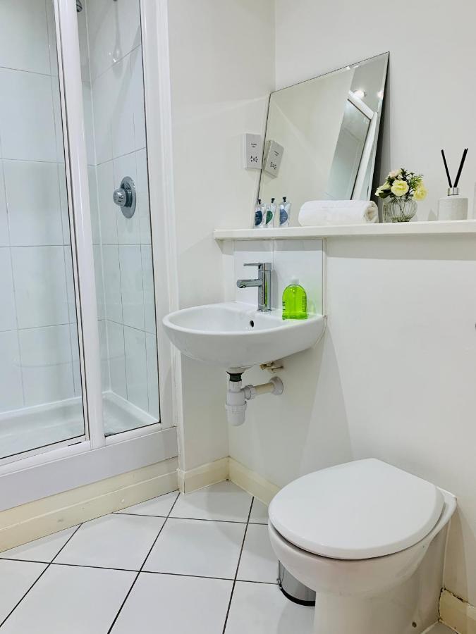 Insta-style Penthouse With Balcony Or 2b With Balcony Centre Apartment Birmingham