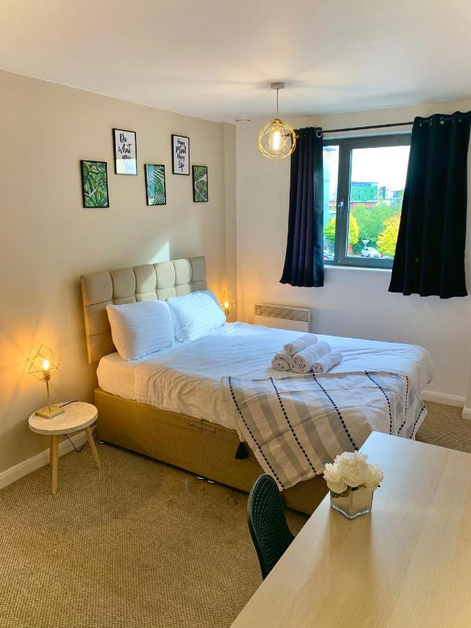 Insta-style Penthouse With Balcony Or 2b With Balcony Centre Apartment Birmingham
