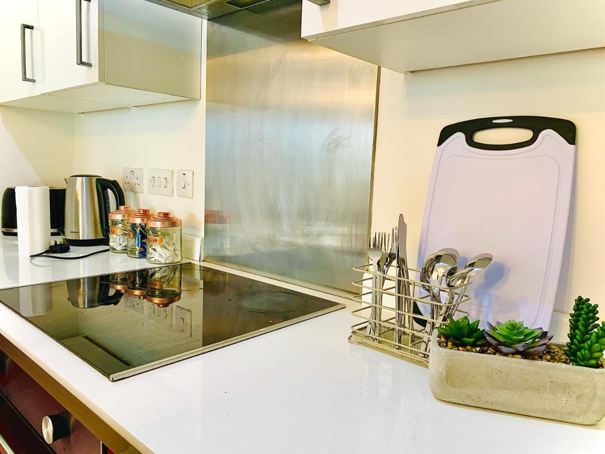 Insta-style Penthouse With Balcony Or 2b With Balcony Centre Apartment Birmingham