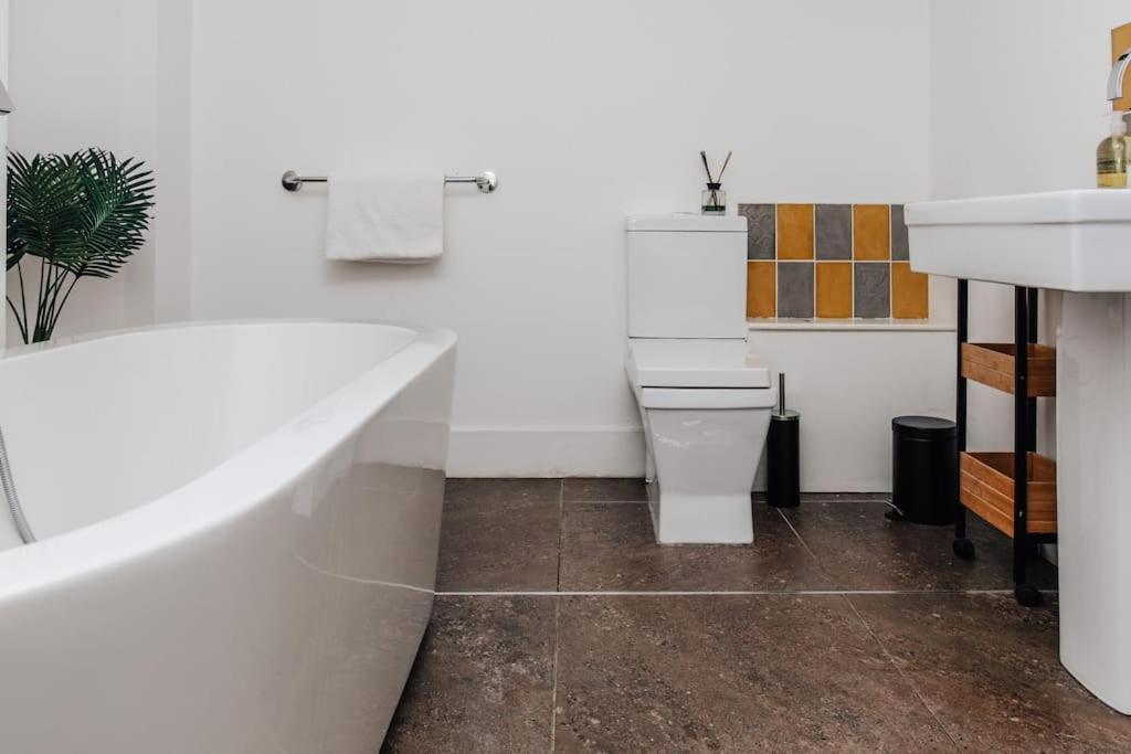 Holiday home Exposed Brickwork Townhouse W Free Secure Parking