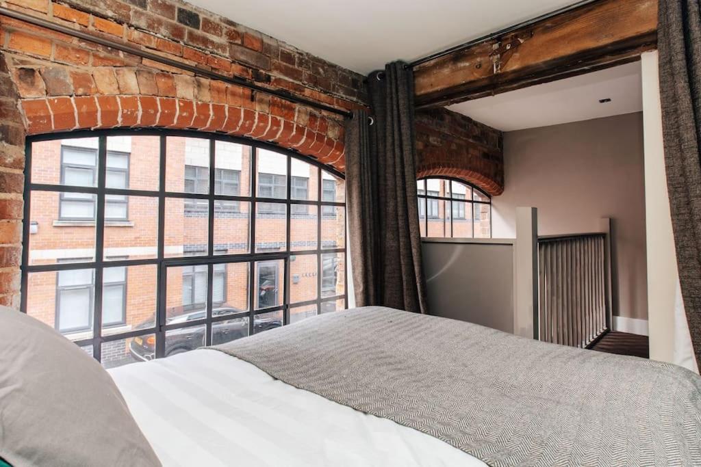 Holiday home Exposed Brickwork Townhouse W Free Secure Parking *