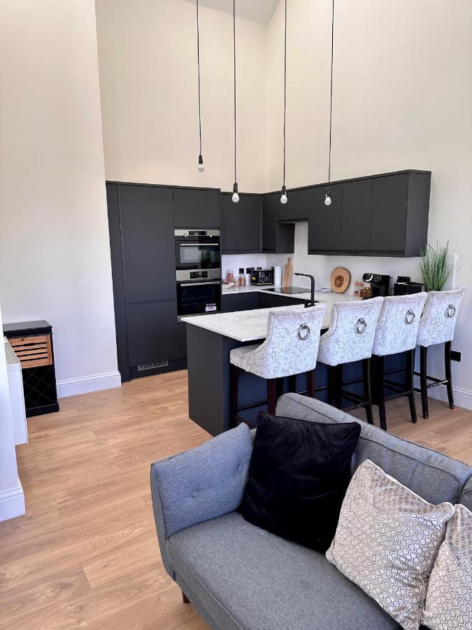 Apartment Luxury 3 Bedroom Modern Penthouse- *