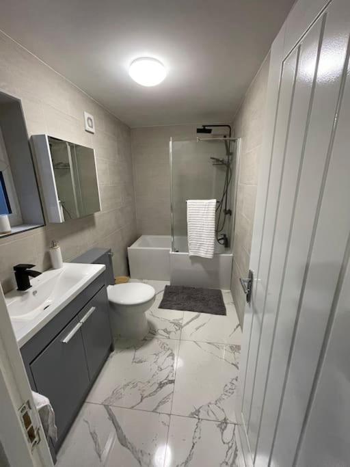 Apartment Cosy Brand New Spacious 1 Bed Luxury *