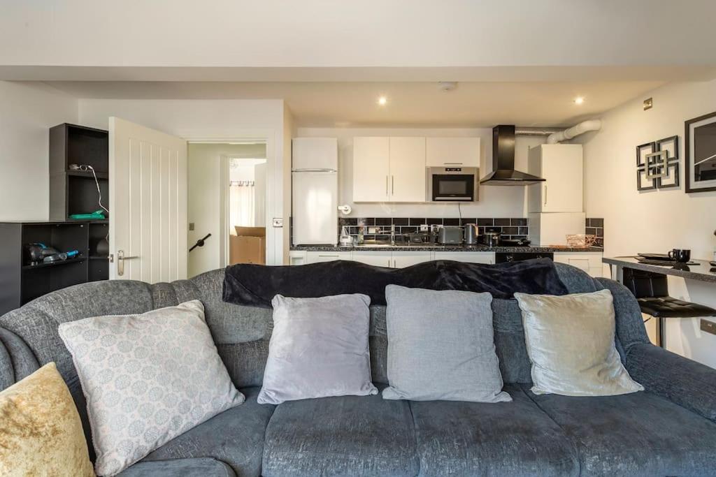 Apartment Cosy Brand New Spacious 1 Bed Luxury *