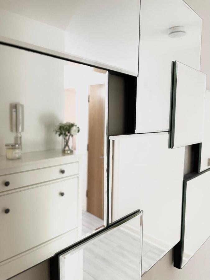 Lovely 2-bedroom With A Free Parking Apartment *