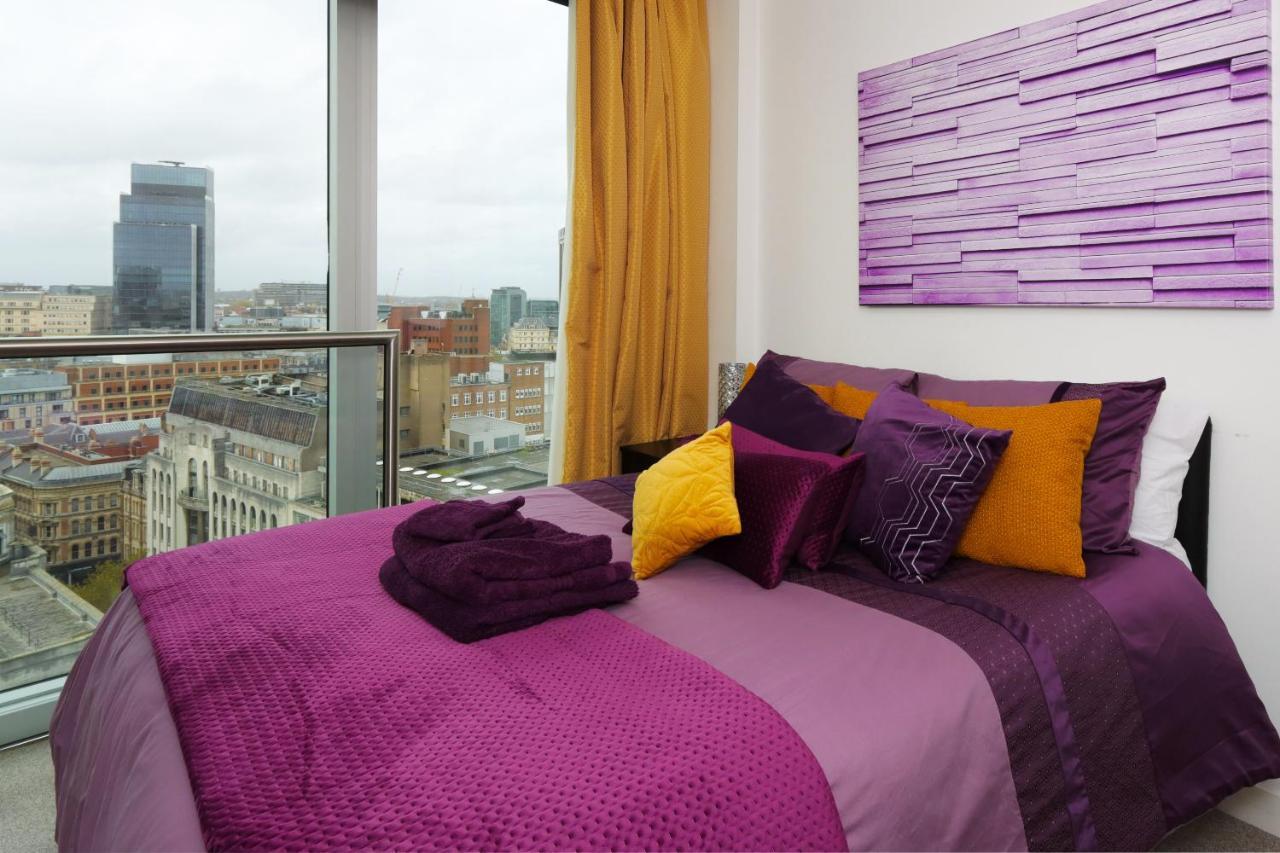 Luxury 14th Floor Penthouse Apartment *
