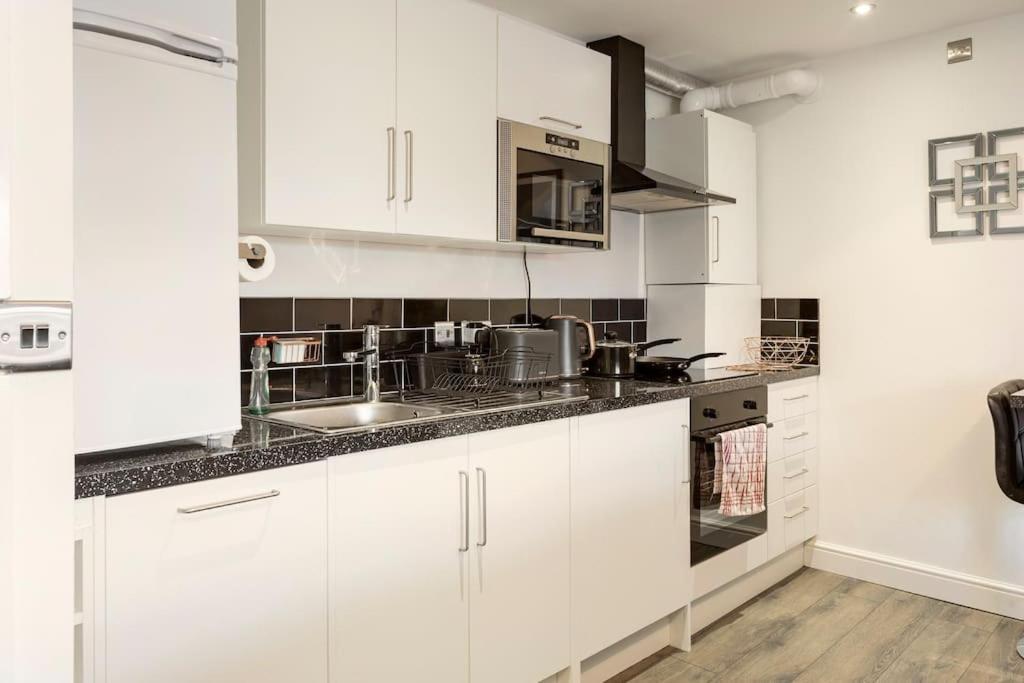 Apartment Cosy Brand New Spacious 1 Bed Luxury *