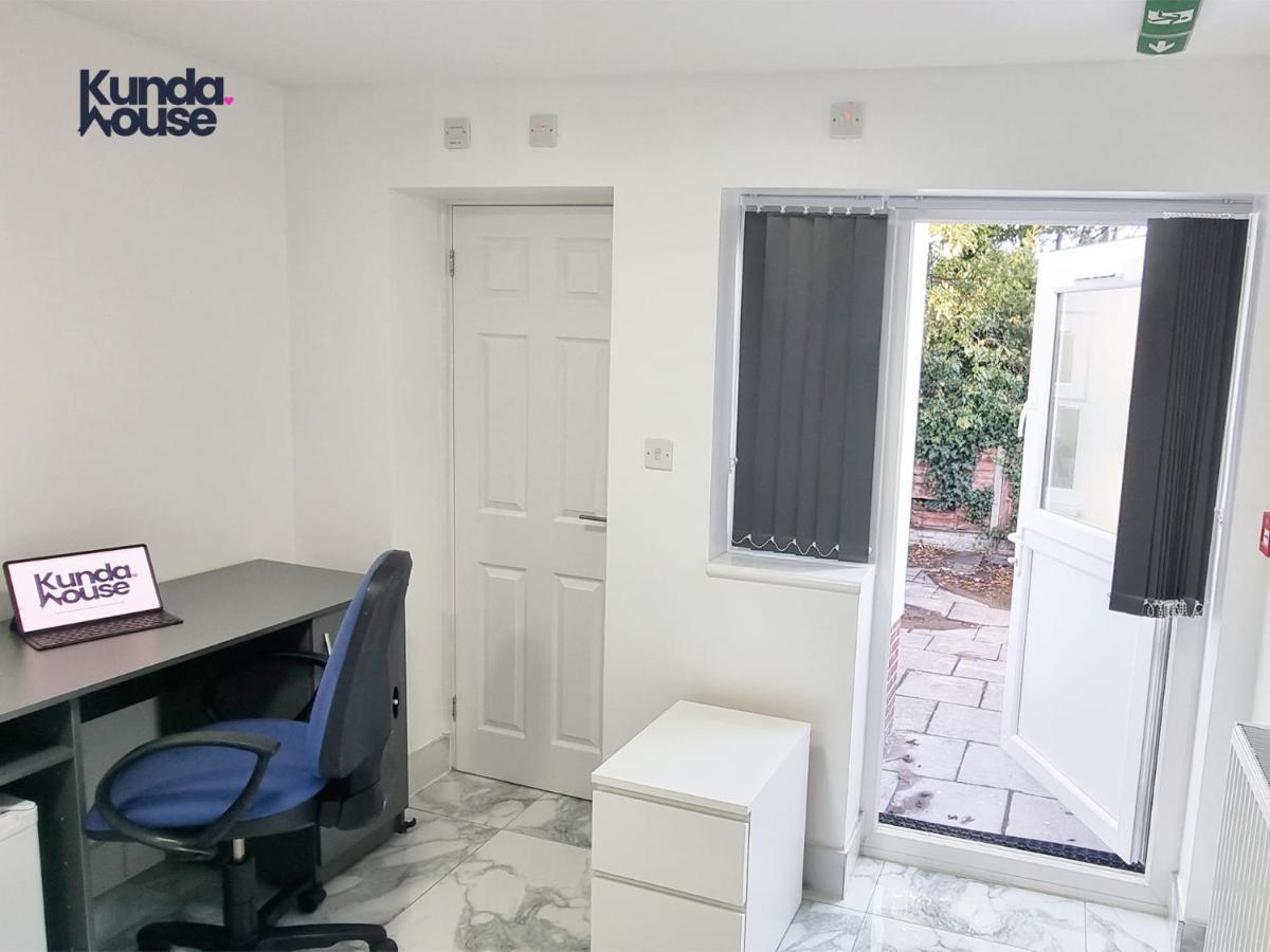 Elegant Ensuite Near City Centre - Kunda House Birmingham