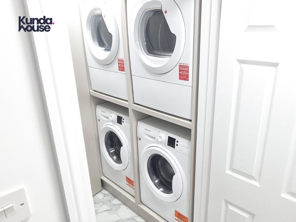 Elegant Ensuite Near City Centre - Kunda House Holiday home Birmingham