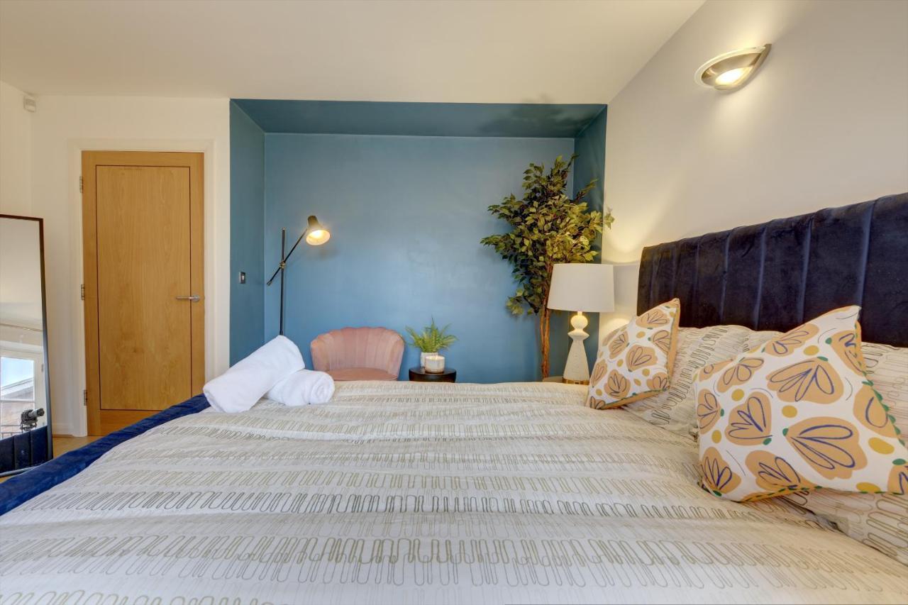 Centre Jewel: 2-bedroom With Secured Parking * Birmingham