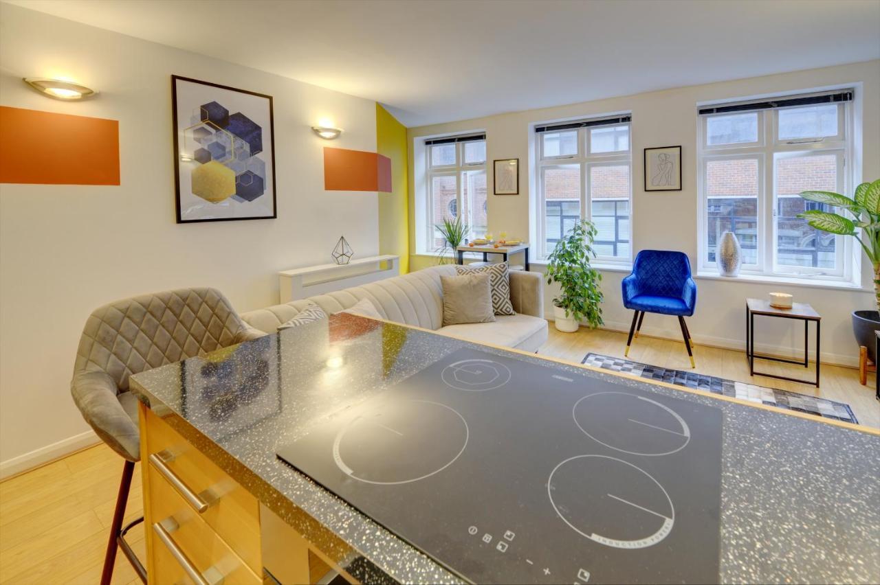 Centre Jewel: 2-bedroom With Secured Parking * Birmingham