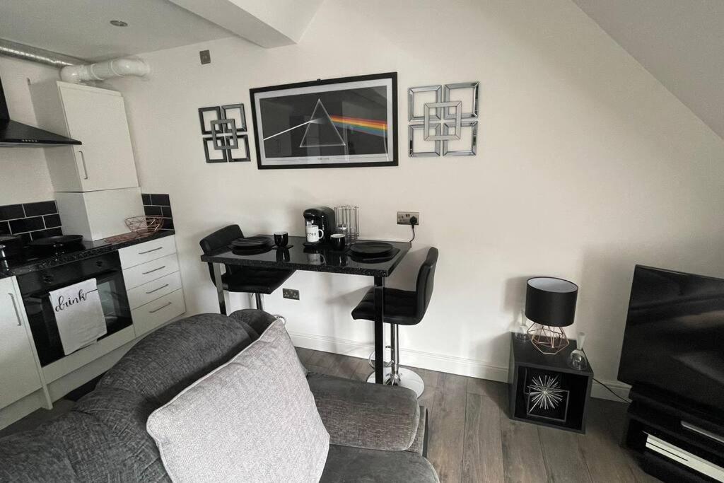 Cosy Brand New Spacious 1 Bed Luxury Apartment *