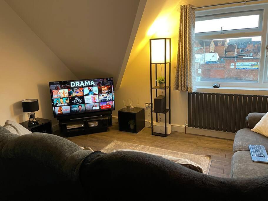 Cosy Brand New Spacious 1 Bed Luxury Apartment *