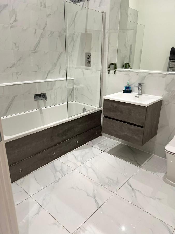 Luxury Apartment *