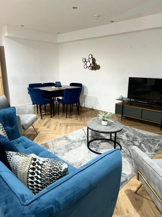 Luxury Apartment *