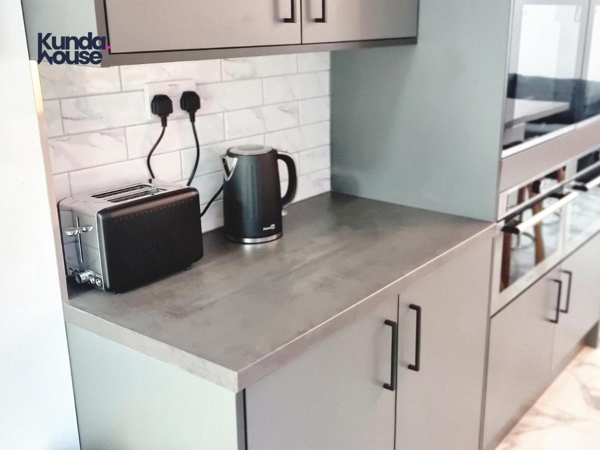 Elegant Ensuite Near City Centre - Kunda House Holiday home