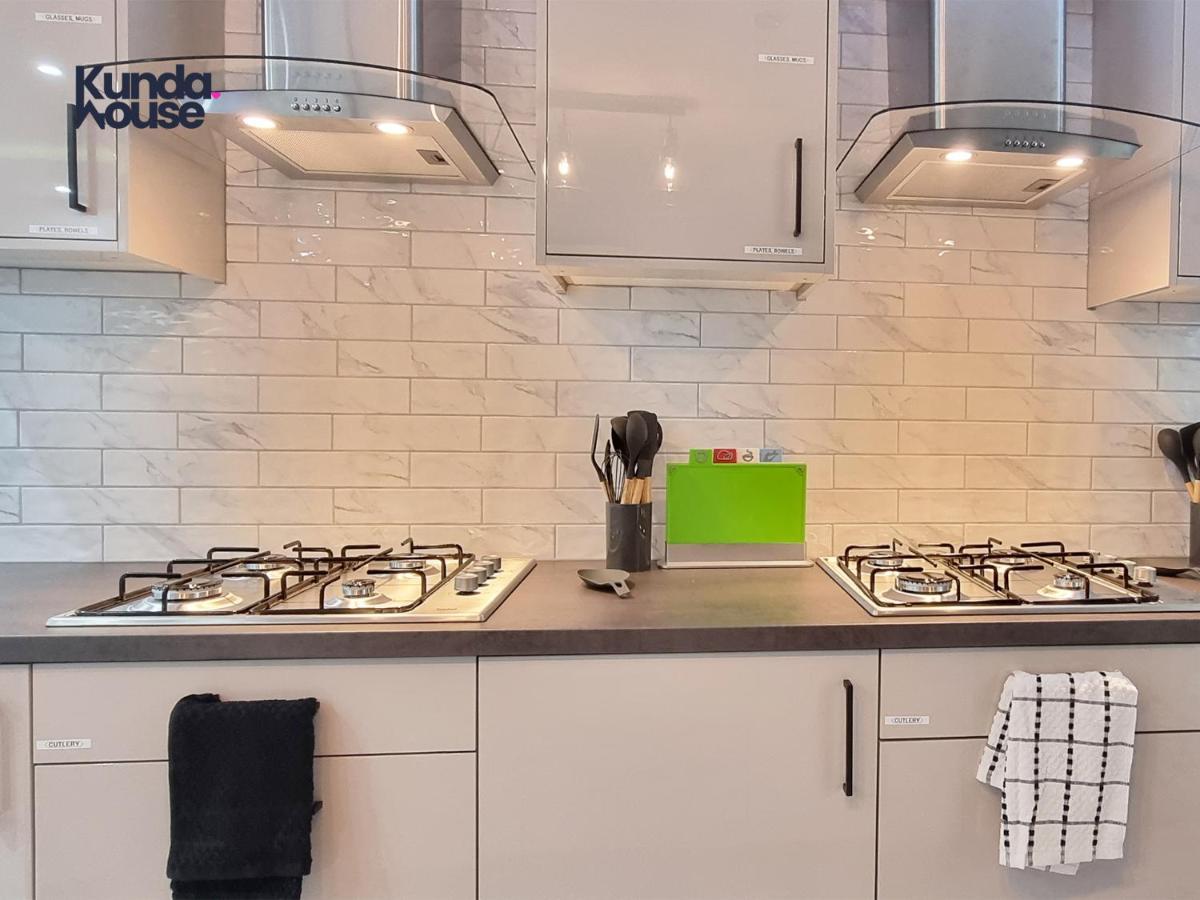 Elegant Ensuite Near City Centre - Kunda House Holiday home
