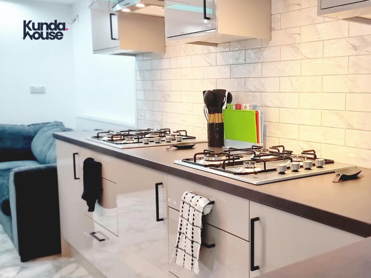 Elegant Ensuite Near City Centre - Kunda House