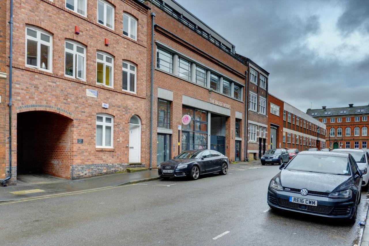 Centre Jewel: 2-bedroom With Secured Parking