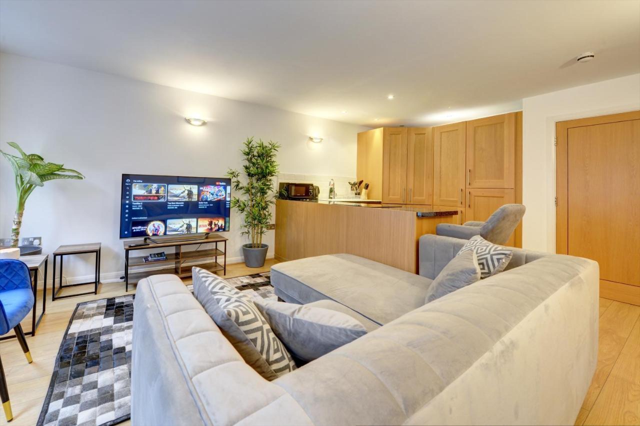 Centre Jewel: 2-bedroom With Secured Parking Birmingham