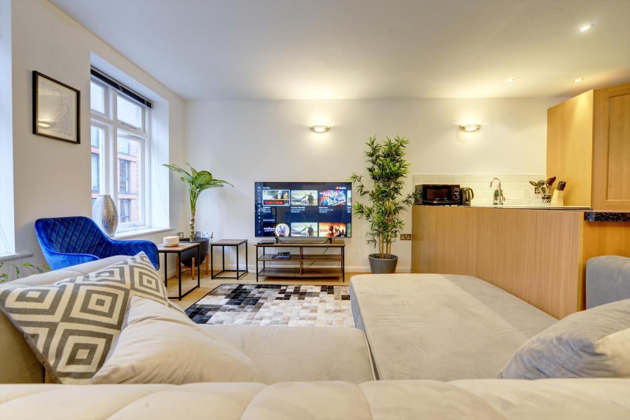 Centre Jewel: 2-bedroom With Secured Parking Apartment *