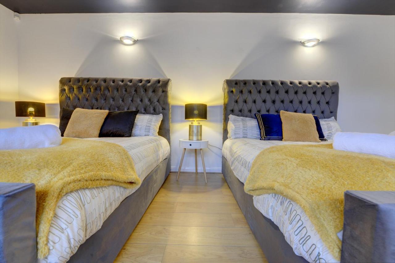 Centre Jewel: 2-bedroom With Secured Parking Birmingham