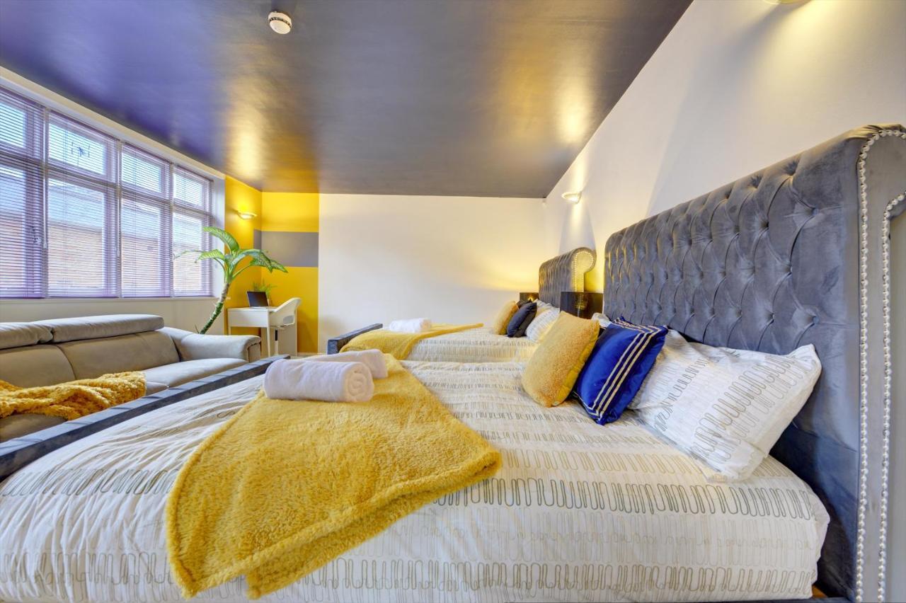 Centre Jewel: 2-bedroom With Secured Parking Apartment