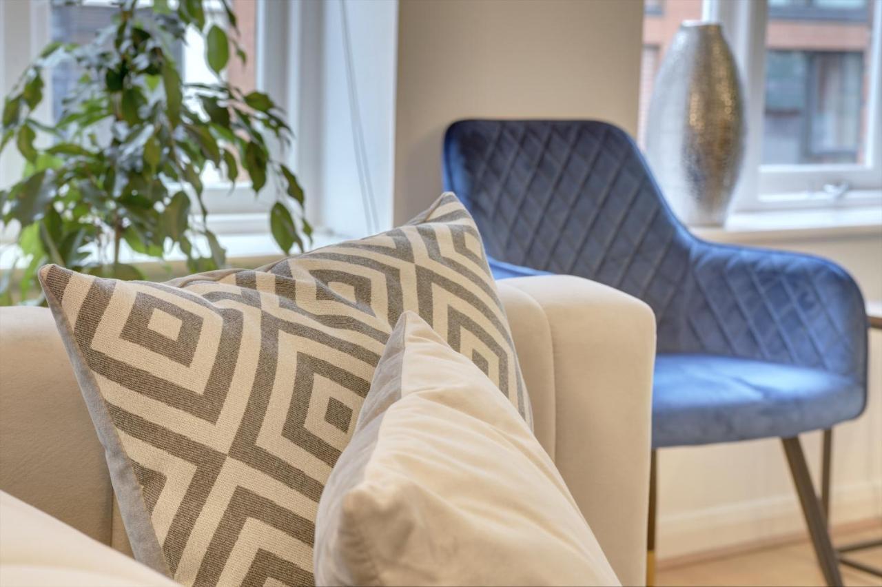 Centre Jewel: 2-bedroom With Secured Parking * Birmingham