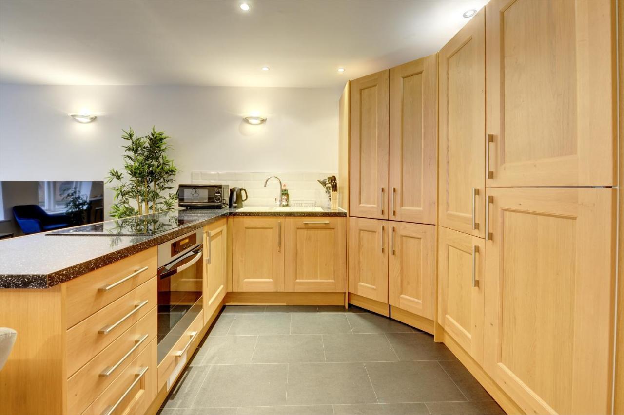Apartment Centre Jewel: 2-bedroom With Secured Parking *