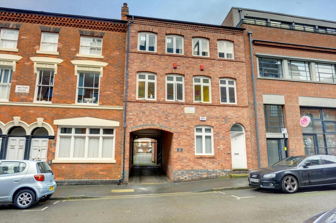 Centre Jewel: 2-bedroom With Secured Parking * Birmingham