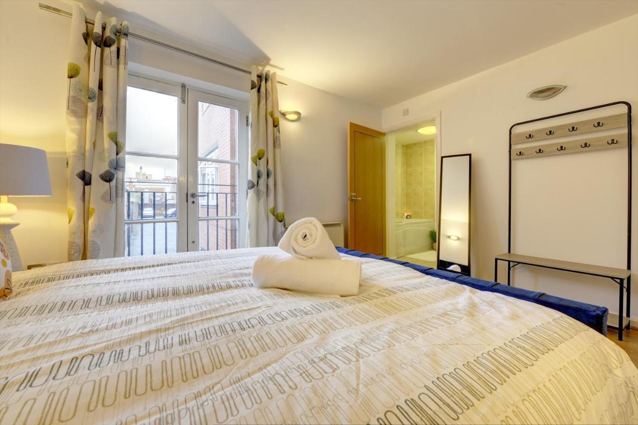 Centre Jewel: 2-bedroom With Secured Parking * Birmingham
