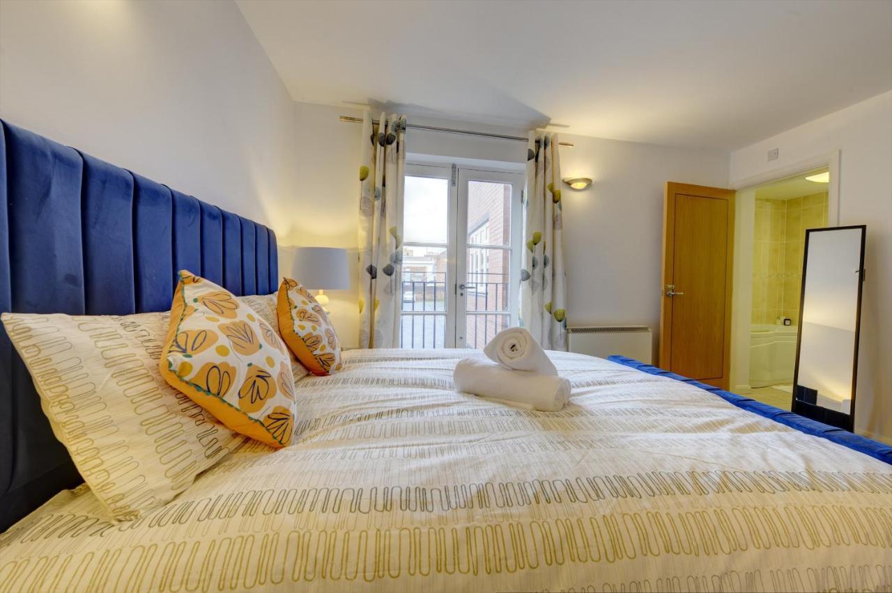 Apartment Centre Jewel: 2-bedroom With Secured Parking Birmingham