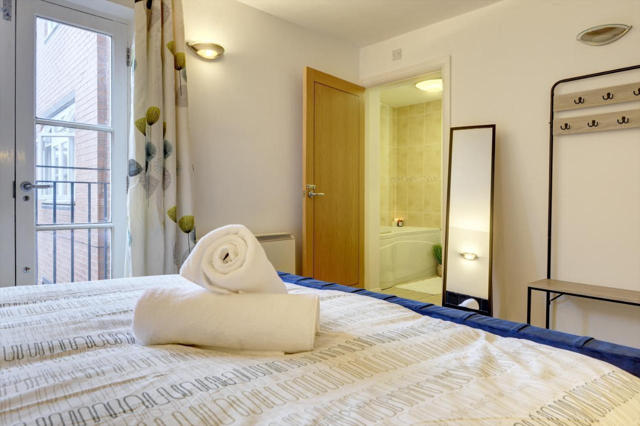 Centre Jewel: 2-bedroom With Secured Parking * Birmingham