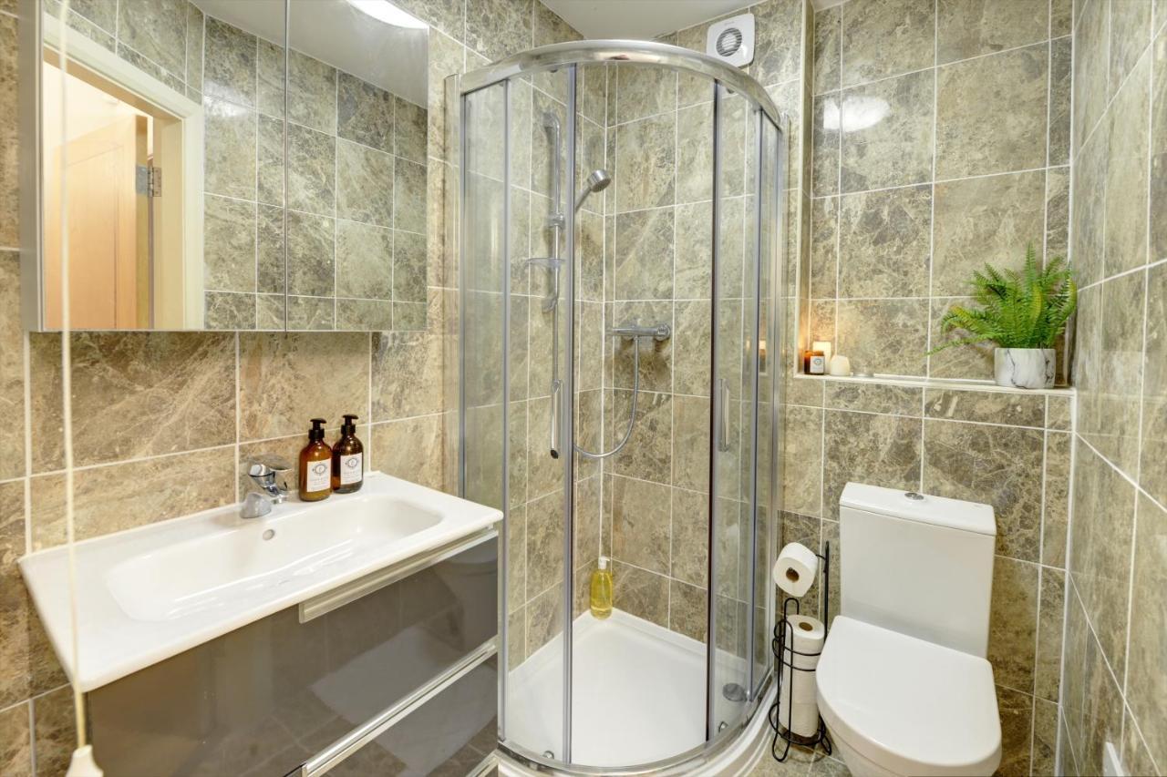 Centre Jewel: 2-bedroom With Secured Parking *