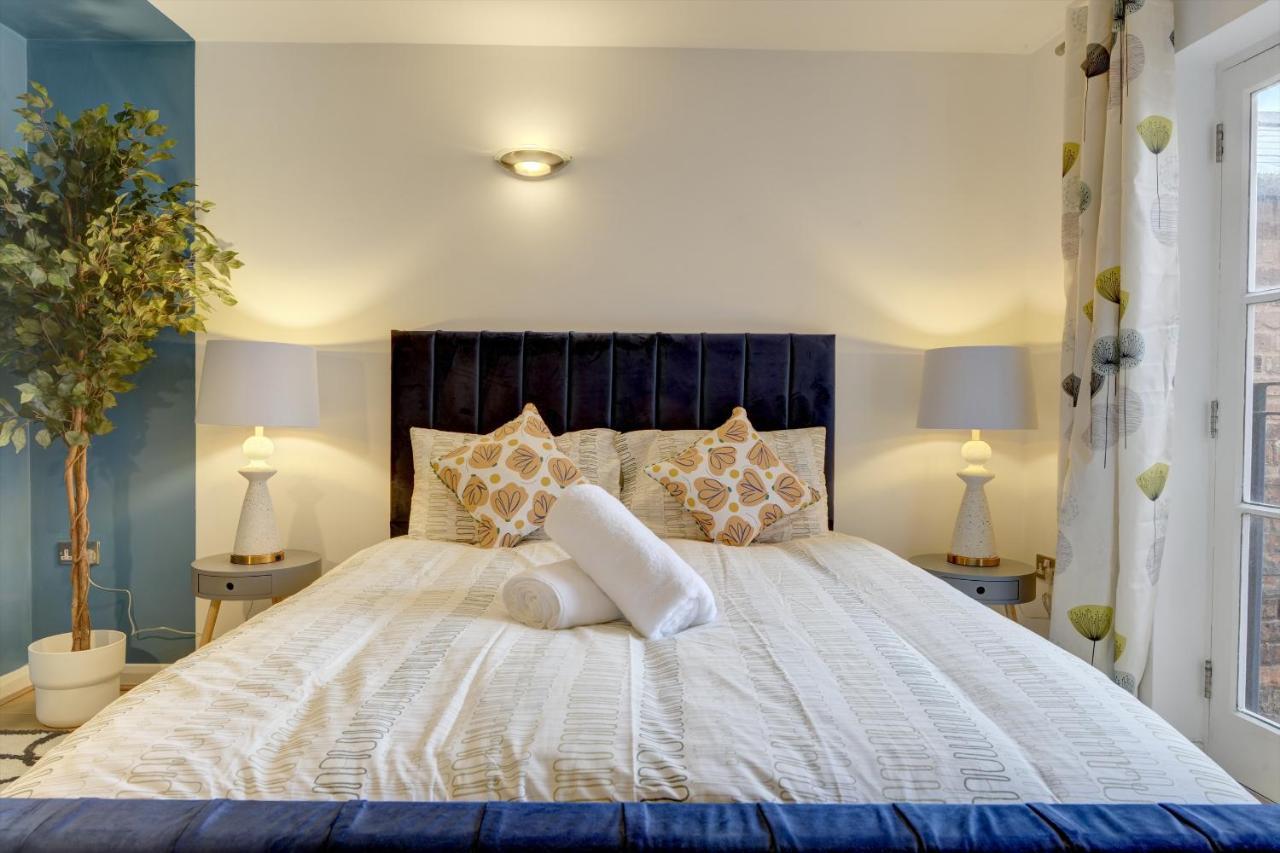 Apartment Centre Jewel: 2-bedroom With Secured Parking
