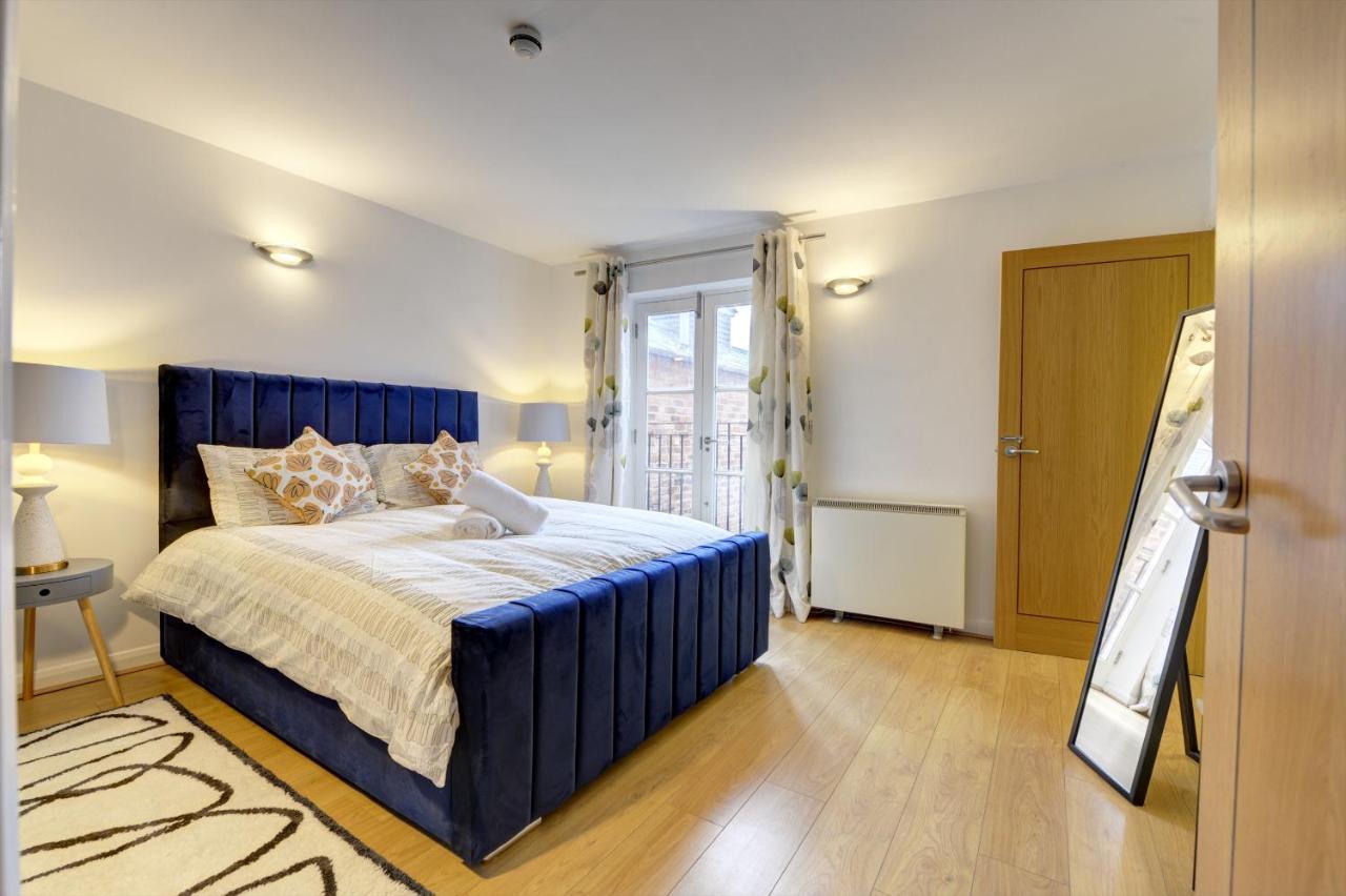 Centre Jewel: 2-bedroom With Secured Parking *