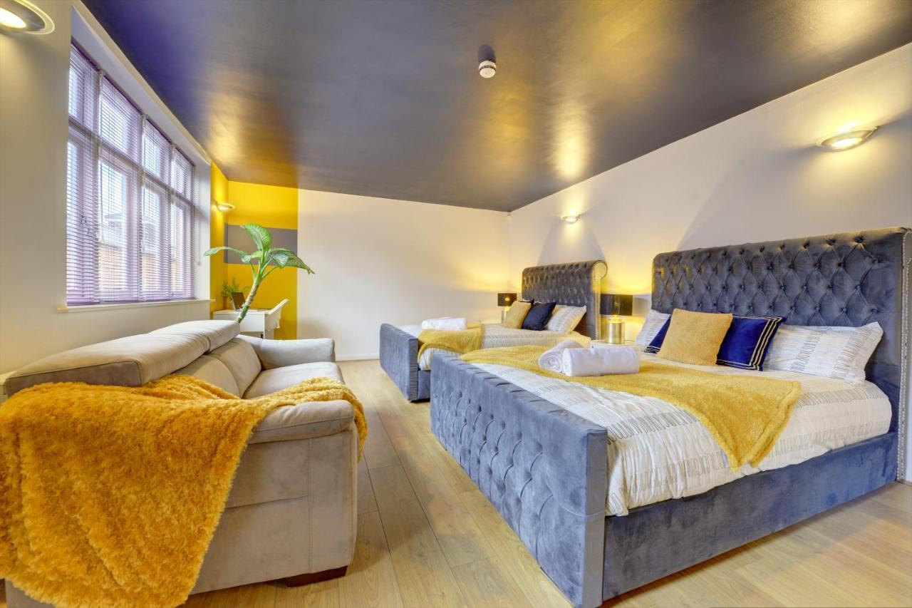 Apartment Centre Jewel: 2-bedroom With Secured Parking Birmingham