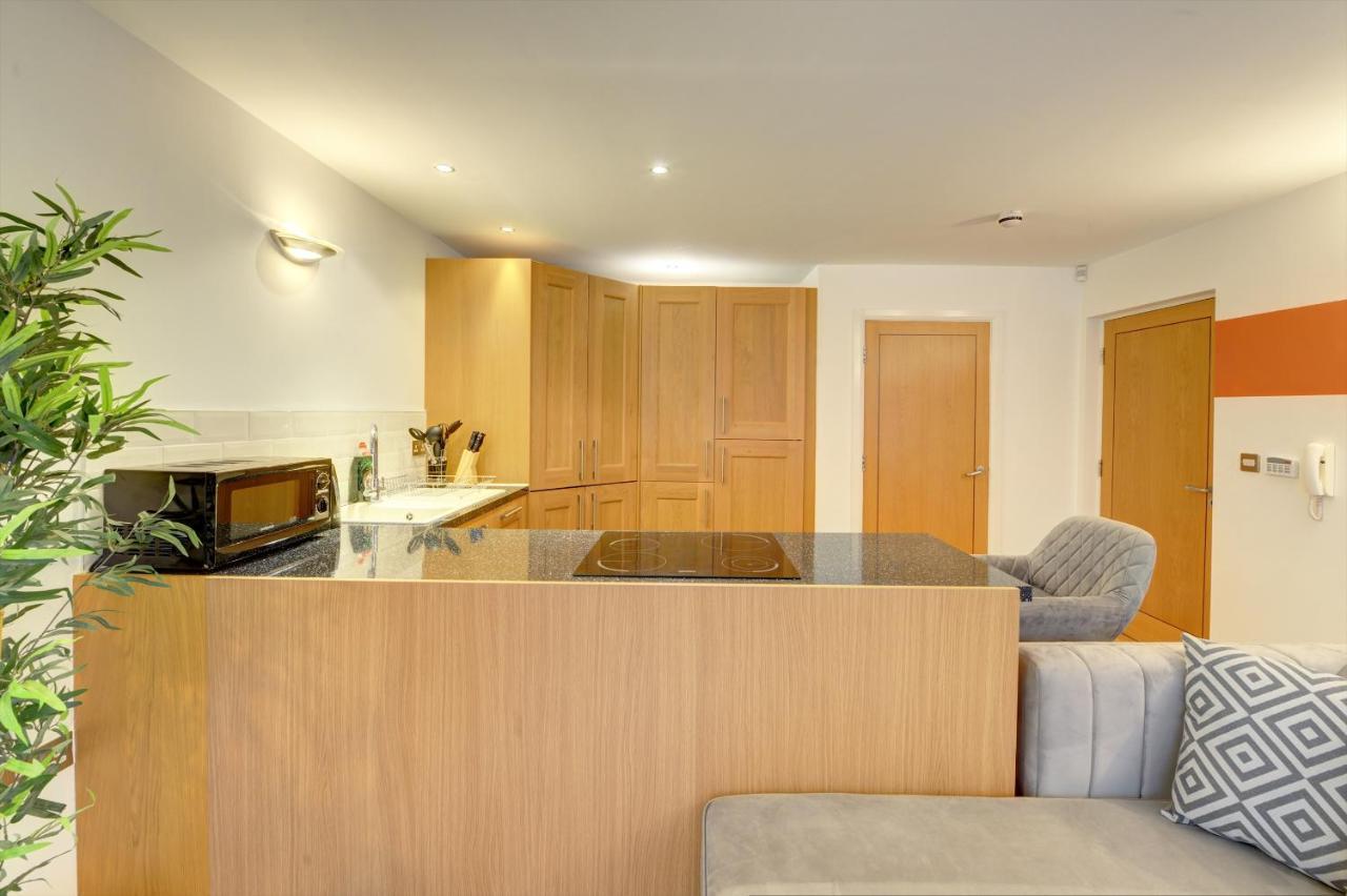 Centre Jewel: 2-bedroom With Secured Parking