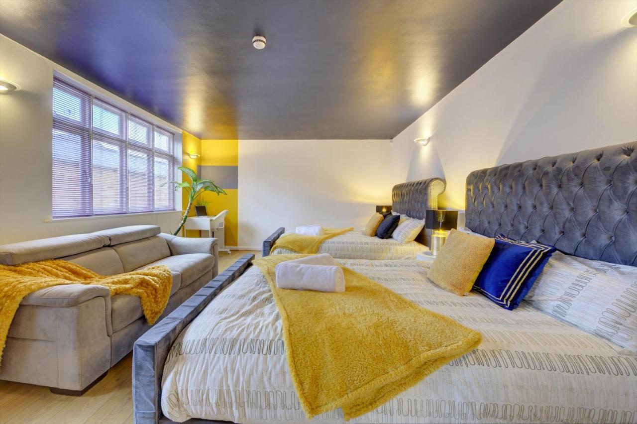 Centre Jewel: 2-bedroom With Secured Parking