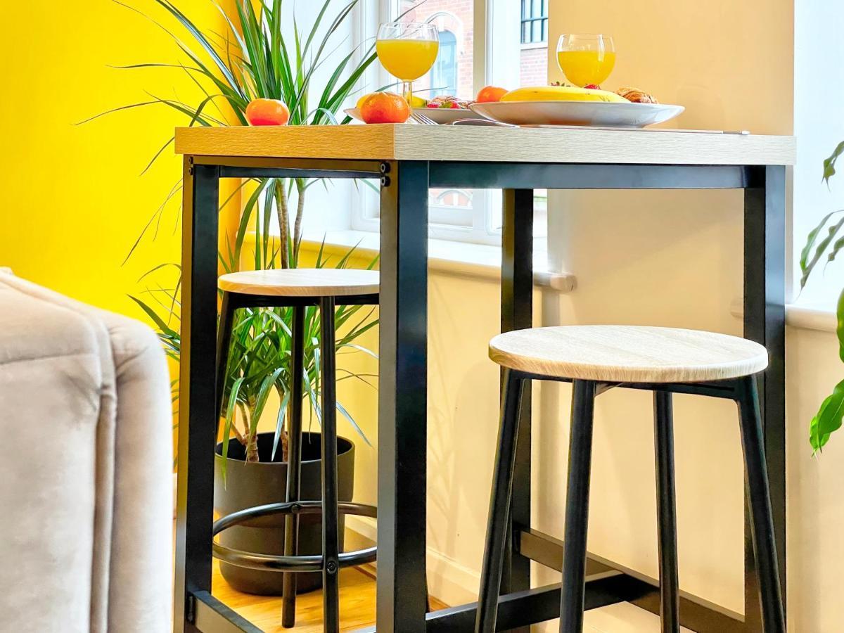 Centre Jewel: 2-bedroom With Secured Parking * Birmingham