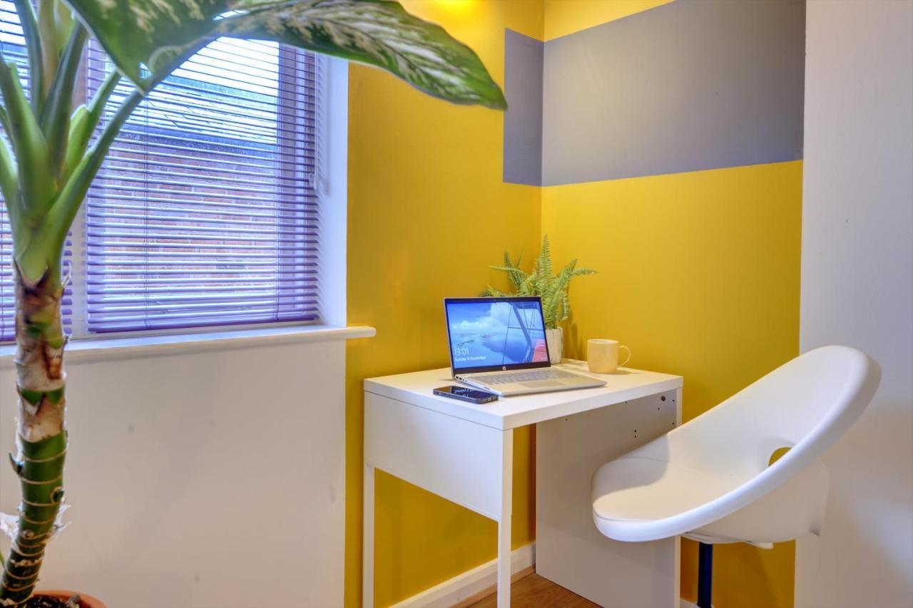 Centre Jewel: 2-bedroom With Secured Parking