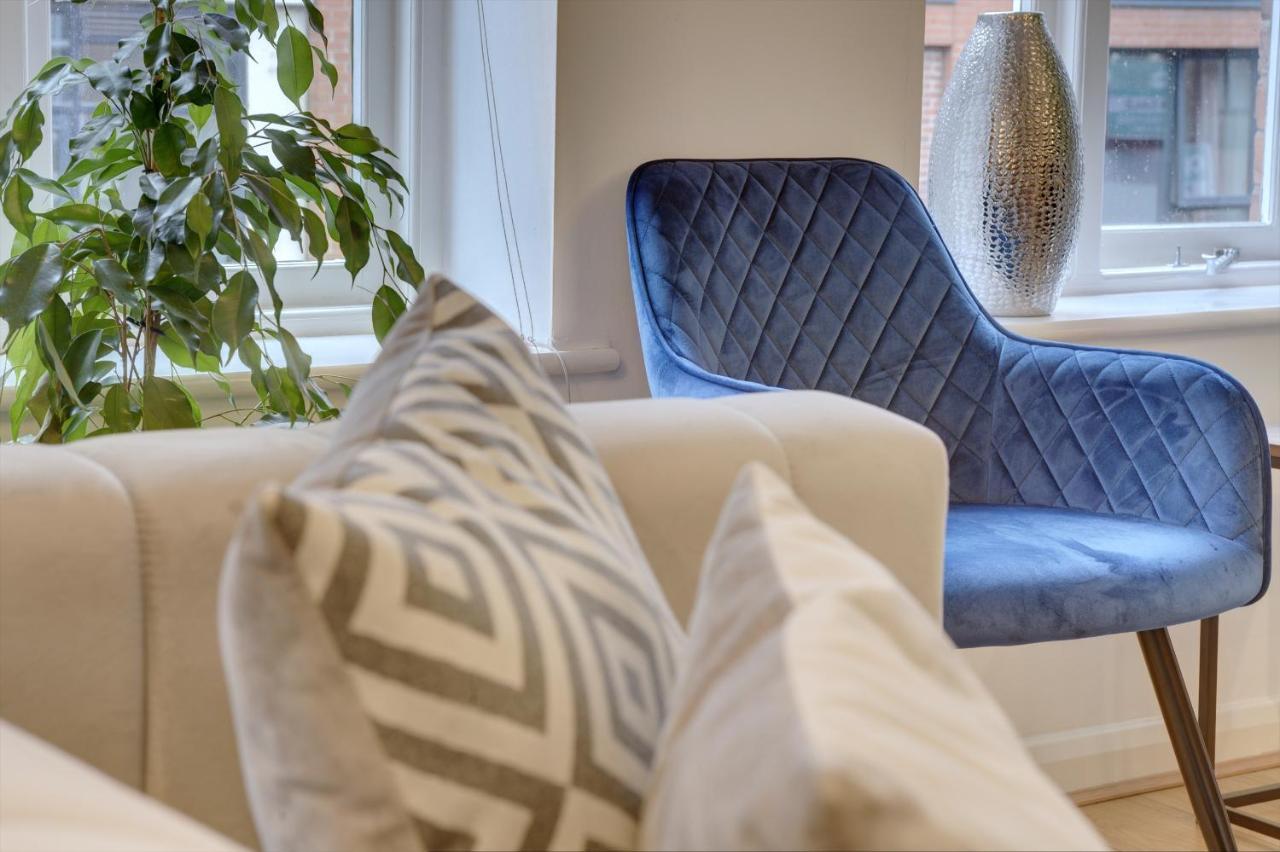 Apartment Centre Jewel: 2-bedroom With Secured Parking Birmingham