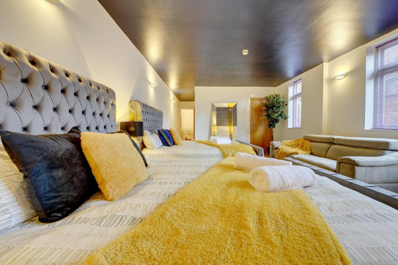 Centre Jewel: 2-bedroom With Secured Parking