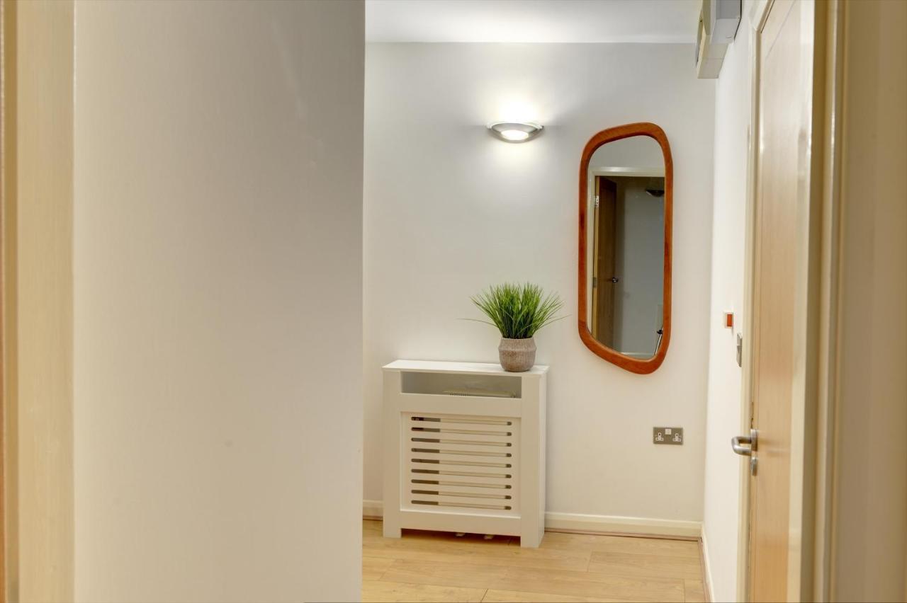Centre Jewel: 2-bedroom With Secured Parking Apartment Birmingham