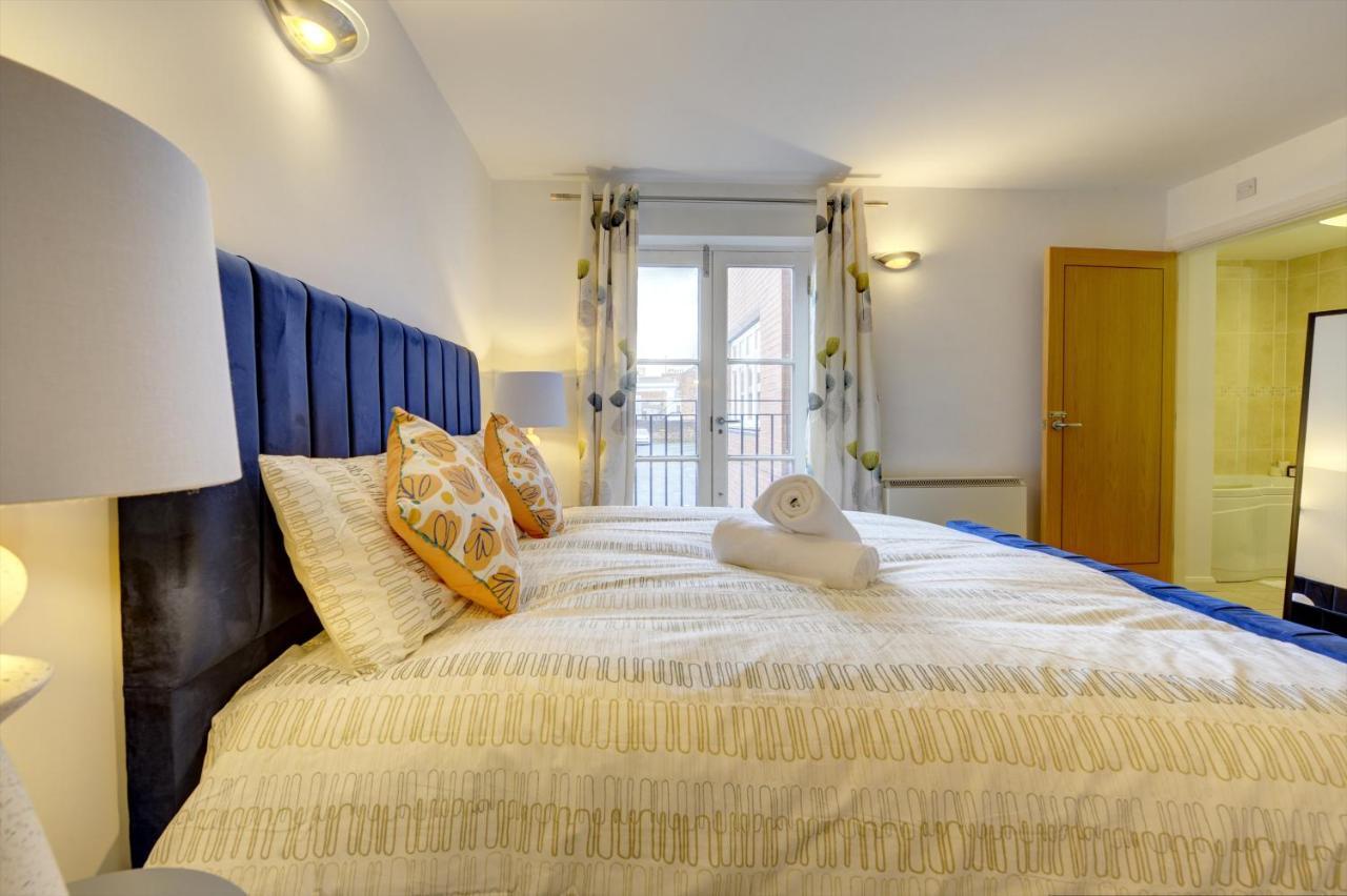 Centre Jewel: 2-bedroom With Secured Parking * Birmingham