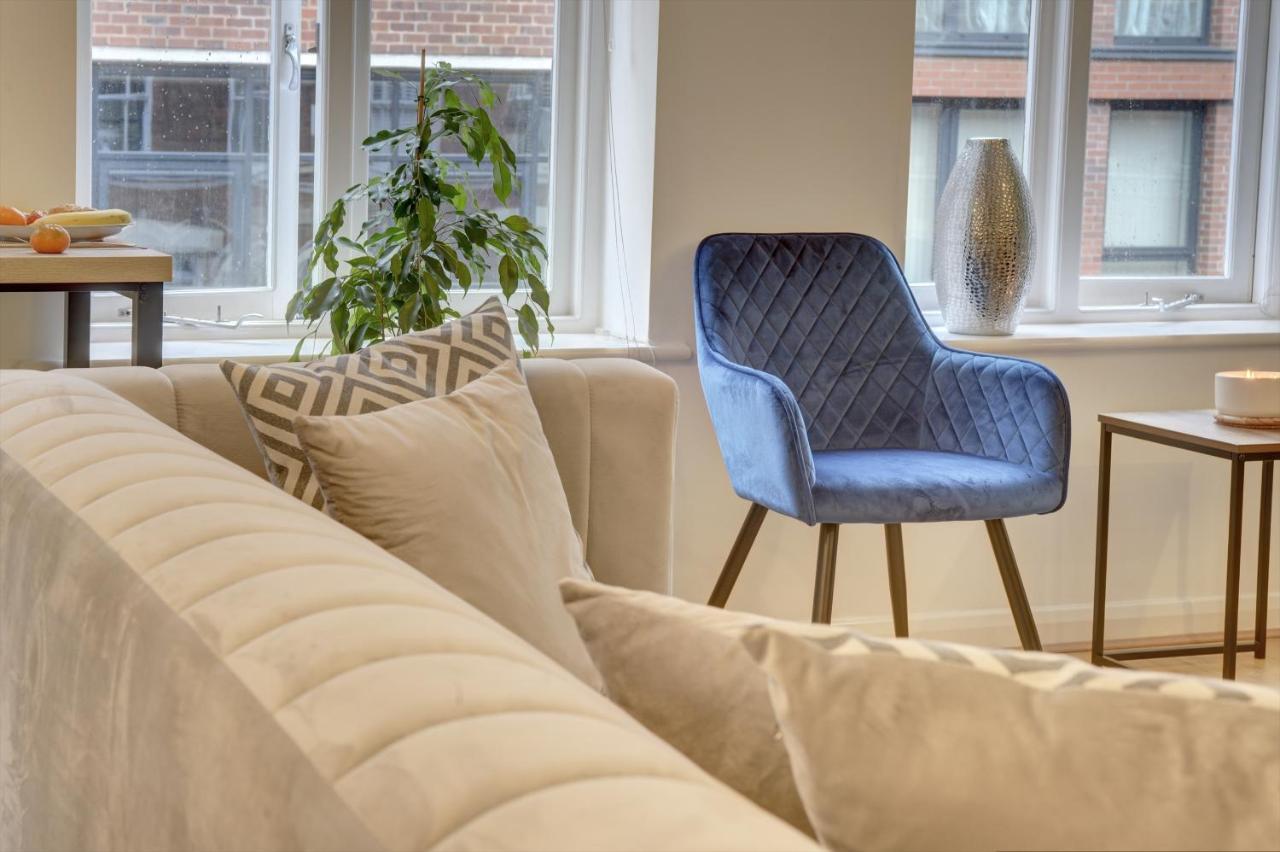 Centre Jewel: 2-bedroom With Secured Parking Apartment Birmingham