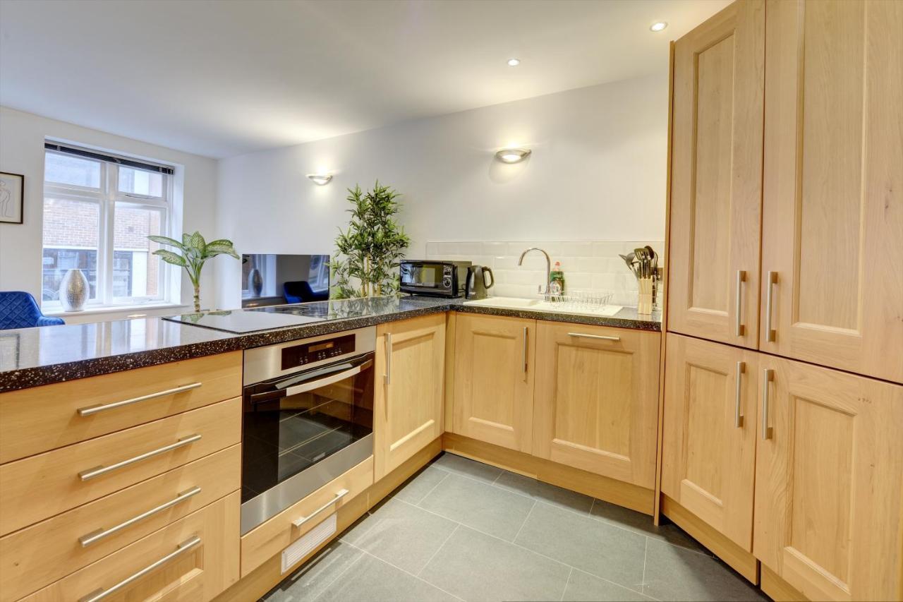Centre Jewel: 2-bedroom With Secured Parking Apartment Birmingham